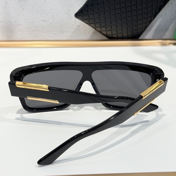 Bottega Veneta Black Sunglasses 🕶️ - Picture 4 of 7